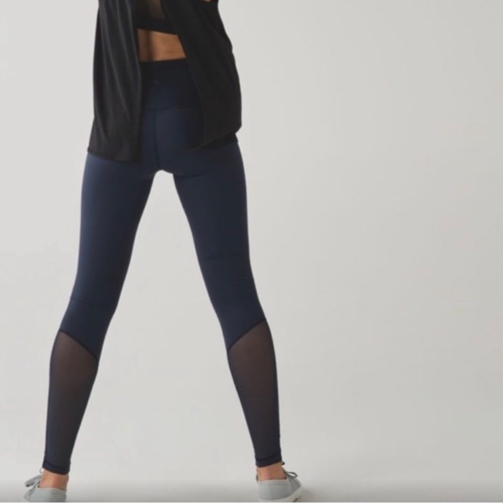 Lululemon High Waisted Mesh Scrunch Leggings size 8 dark navy blue